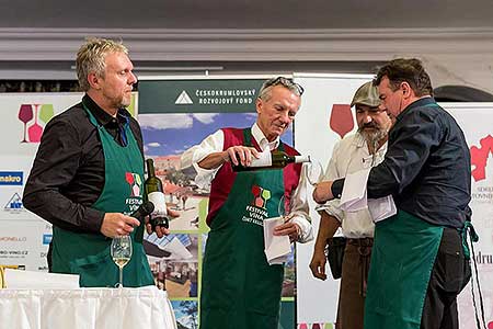 Festival vína Český Krumlov ®: Zámecká slavnost vína, zámecká jízdárna 24.11.2018 (37/156)