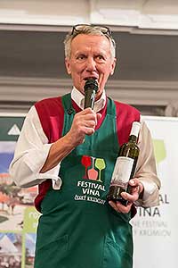 Festival vína Český Krumlov ®: Zámecká slavnost vína, zámecká jízdárna 24.11.2018 (40/156)