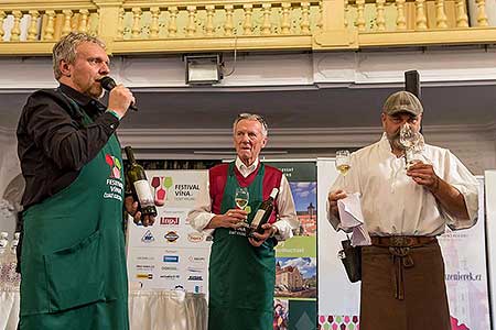 Festival vína Český Krumlov ®: Zámecká slavnost vína, zámecká jízdárna 24.11.2018 (41/156)