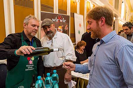 Festival vína Český Krumlov ®: Zámecká slavnost vína, zámecká jízdárna 24.11.2018 (48/156)