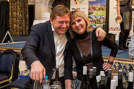 Festival vína Český Krumlov ®: Zámecká slavnost vína, zámecká jízdárna 24.11.2018 (56/156)