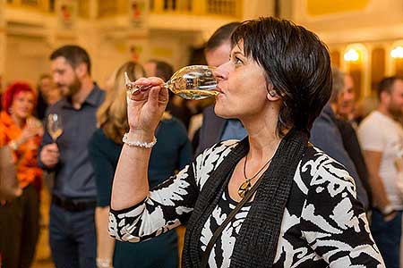 Festival vína Český Krumlov ®: Zámecká slavnost vína, zámecká jízdárna 24.11.2018 (75/156)