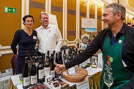 Festival vína Český Krumlov ®: Zámecká slavnost vína, zámecká jízdárna 24.11.2018 (77/156)