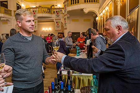 Festival vína Český Krumlov ®: Zámecká slavnost vína, zámecká jízdárna 24.11.2018 (80/156)