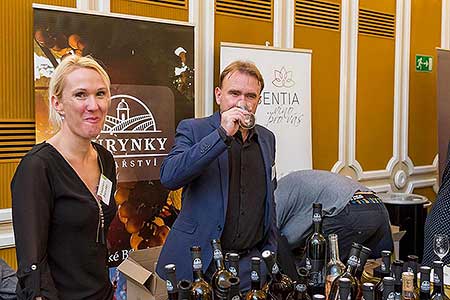 Festival vína Český Krumlov ®: Zámecká slavnost vína, zámecká jízdárna 24.11.2018 (85/156)