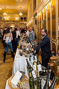 Festival vína Český Krumlov ®: Zámecká slavnost vína, zámecká jízdárna 24.11.2018 (87/156)