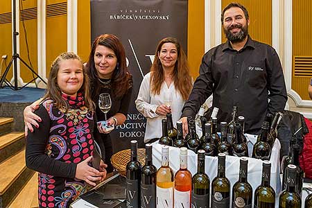 Festival vína Český Krumlov ®: Zámecká slavnost vína, zámecká jízdárna 24.11.2018 (94/156)
