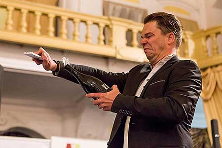 Festival vína Český Krumlov ®: Zámecká slavnost vína, zámecká jízdárna 24.11.2018 (109/156)