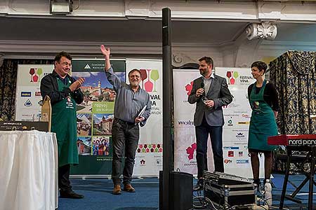 Festival vína Český Krumlov ®: Zámecká slavnost vína, zámecká jízdárna 24.11.2018 (112/156)