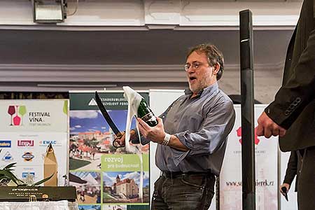 Festival vína Český Krumlov ®: Zámecká slavnost vína, zámecká jízdárna 24.11.2018 (115/156)