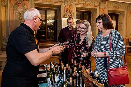 Česko & Slovensko - Znovín Znojmo & Víno Nitra - volná degustace, Festival vína Český Krumlov 28.10.2019, foto: Lubor Mrázek (65/66)