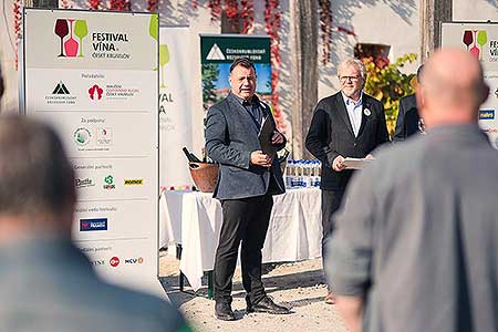 Zahájení Festivalu vína Český Krumlov® na vinici v Klášterní zahradě 7. 10. 2022, foto: Tomáš Kasal (28/64)