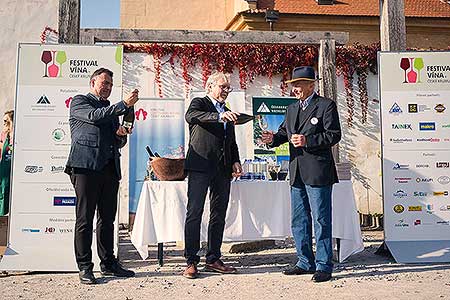 Zahájení Festivalu vína Český Krumlov® na vinici v Klášterní zahradě 7. 10. 2022, foto: Tomáš Kasal (43/64)