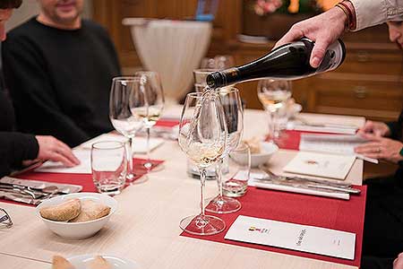 Víno nás spojuje – Weingut Künstler (DE) & Filip Mlýnek (CZ) – 13. 11. 2021, foto: Tomáš Kasal (2/92)