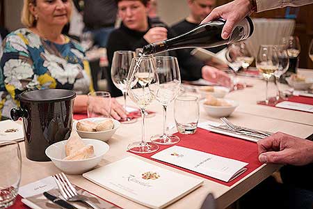 Víno nás spojuje – Weingut Künstler (DE) & Filip Mlýnek (CZ) – 13. 11. 2021, foto: Tomáš Kasal (3/92)