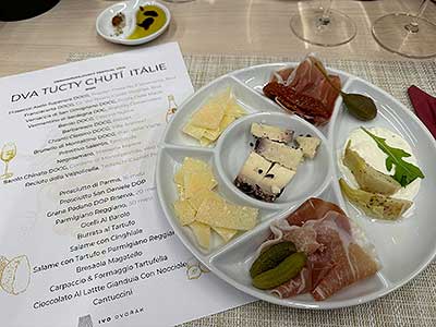 Ivo Dvořák – Dva tucty chutí Itálie, renesanční sál u&nbsp;radnice 9. a&nbsp;10. 11. 2023 (6/12)