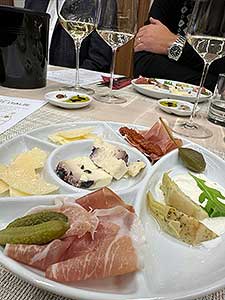 Ivo Dvořák – Dva tucty chutí Itálie, renesanční sál u&nbsp;radnice 9. a&nbsp;10. 11. 2023 (3/12)