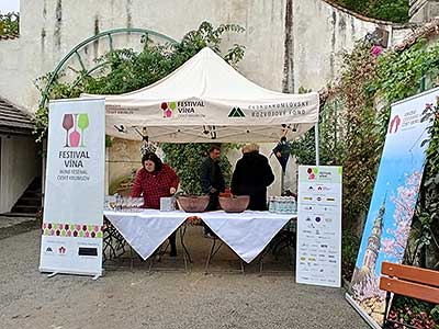 Zahájení Festivalu vína Český Krumlov® na vyhlídkové terasa u&nbsp;V. nádvoří 4. 10. 2024 (14/23)