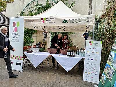 Zahájení Festivalu vína Český Krumlov® na vyhlídkové terasa u&nbsp;V. nádvoří 4. 10. 2024 (17/23)