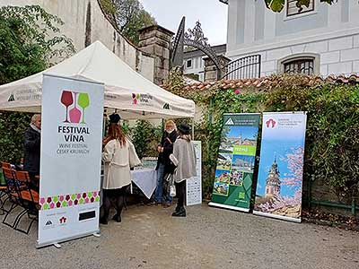 Zahájení Festivalu vína Český Krumlov® na vyhlídkové terasa u&nbsp;V. nádvoří 4. 10. 2024 (19/23)