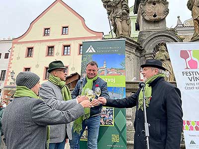 Festival vína Český Krumlov® - Příjezd svatého Martina a&nbsp;slavnostní otevření Svatomartinského vína 11. 11. 2024 (9/11)
