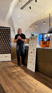 Rodinné vinařství Špalek - Vinařství roku 2024, Retro Café 8.10.2025 (16/17)