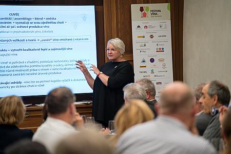 Essentia-studio: Cuvée – Spojením k&nbsp;jedinečnosti, Renesanční sály u&nbsp;radnice 18. 10. 2025 (17/44)