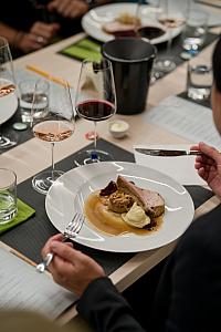 Essentia-studio: Cuvée – Spojením k&nbsp;jedinečnosti, Renesanční sály u&nbsp;radnice 18. 10. 2025 (44/44)