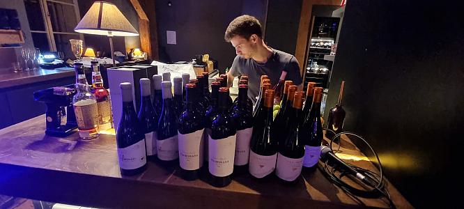 Vína z&nbsp;Galicie, oblastí Rais Baixas a&nbsp;Ribeira Sacra, Poetický bar Žlutá ponorka Č. Budějovice, 23. 10. 2025 (3/5)