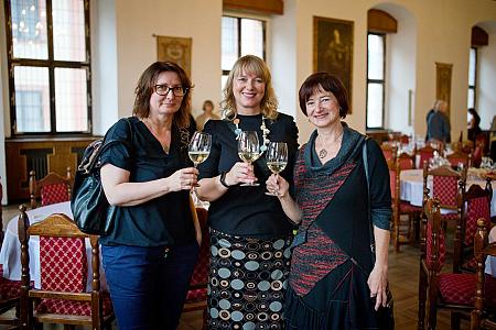 Víno v&nbsp;hudbě - Cesta kolem světa, Hotel Růže 9.11.2025 (1/56)