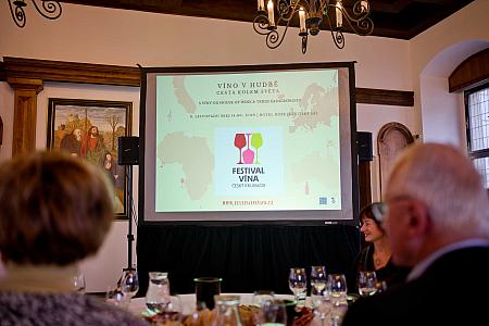 Víno v&nbsp;hudbě - Cesta kolem světa, Hotel Růže 9.11.2025 (8/56)