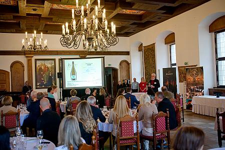 Víno v&nbsp;hudbě - Cesta kolem světa, Hotel Růže 9.11.2025 (14/56)