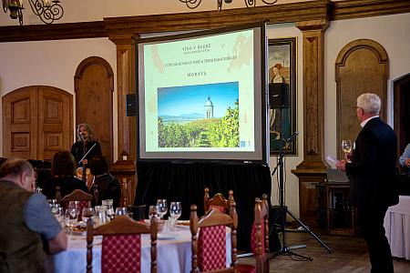Víno v&nbsp;hudbě - Cesta kolem světa, Hotel Růže 9.11.2025 (17/56)