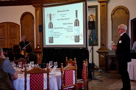 Víno v&nbsp;hudbě - Cesta kolem světa, Hotel Růže 9.11.2025 (18/56)