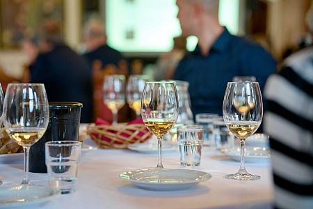 Víno v&nbsp;hudbě - Cesta kolem světa, Hotel Růže 9.11.2025 (23/56)