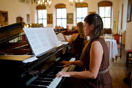 Víno v&nbsp;hudbě - Cesta kolem světa, Hotel Růže 9.11.2025 (34/56)