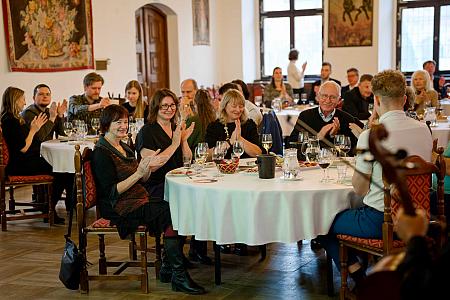 Víno v&nbsp;hudbě - Cesta kolem světa, Hotel Růže 9.11.2025 (37/56)