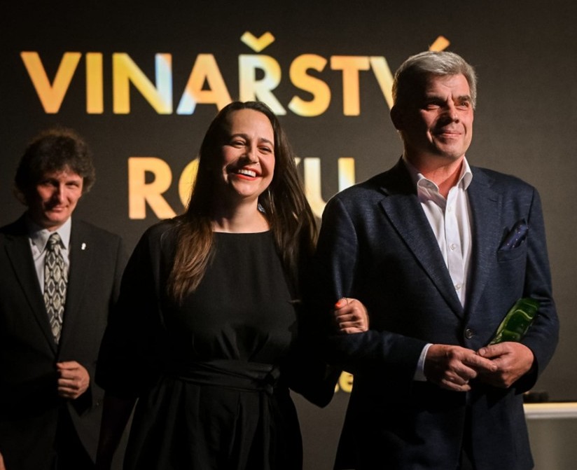 Finalisté Vinařství roku 2025 s Klárou Kollárovou, Degustace top vín od finalistů soutěže Vinařství roku 2025 s národní sommeliérkou Klárou Kollárovou 2 Finalisté Vinařství roku 2025 s Klárou Kollárovou, Degustace top vín od finalistů soutěže Vinařství roku 2025 s národní sommeliérkou Klárou Kollárovou 2
