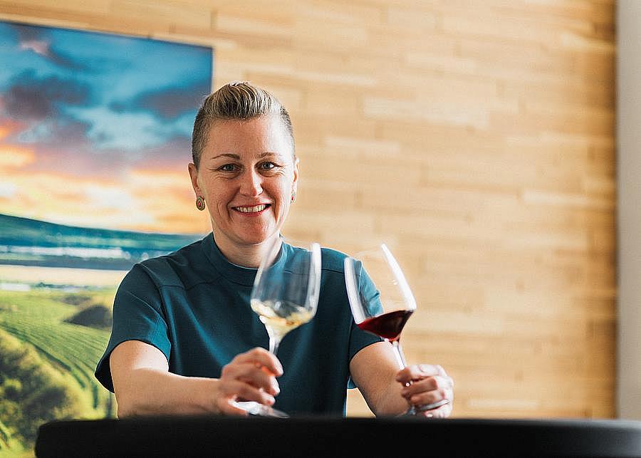 Finalisté Vinařství roku 2025 s Klárou Kollárovou, Degustace top vín od finalistů soutěže Vinařství roku 2025 s národní sommeliérkou Klárou Kollárovou Finalisté Vinařství roku 2025 s Klárou Kollárovou, Degustace top vín od finalistů soutěže Vinařství roku 2025 s národní sommeliérkou Klárou Kollárovou